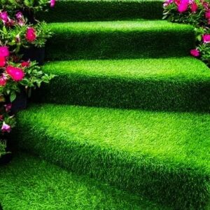 العشب الصناعي بدقة واحترافية